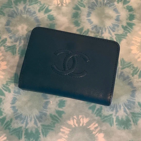 CHANEL Teal Blue Timeless CC Trifold Compact Leather Wallet - Picture 3 of 16